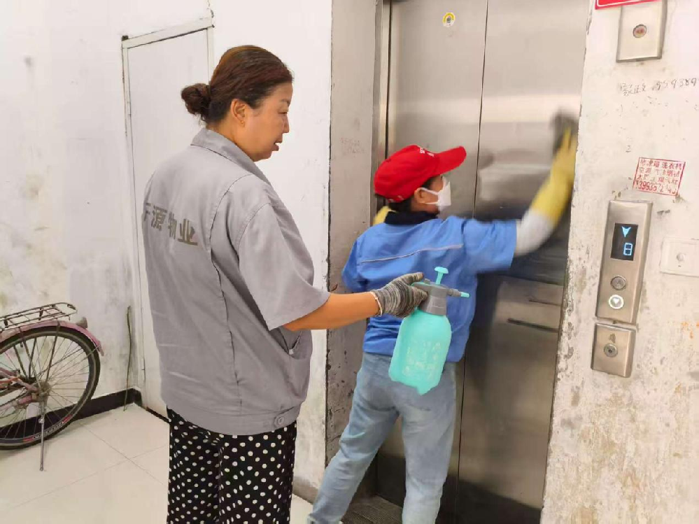 天水开源物业公司对开发新居进行夏季病毒防范消杀